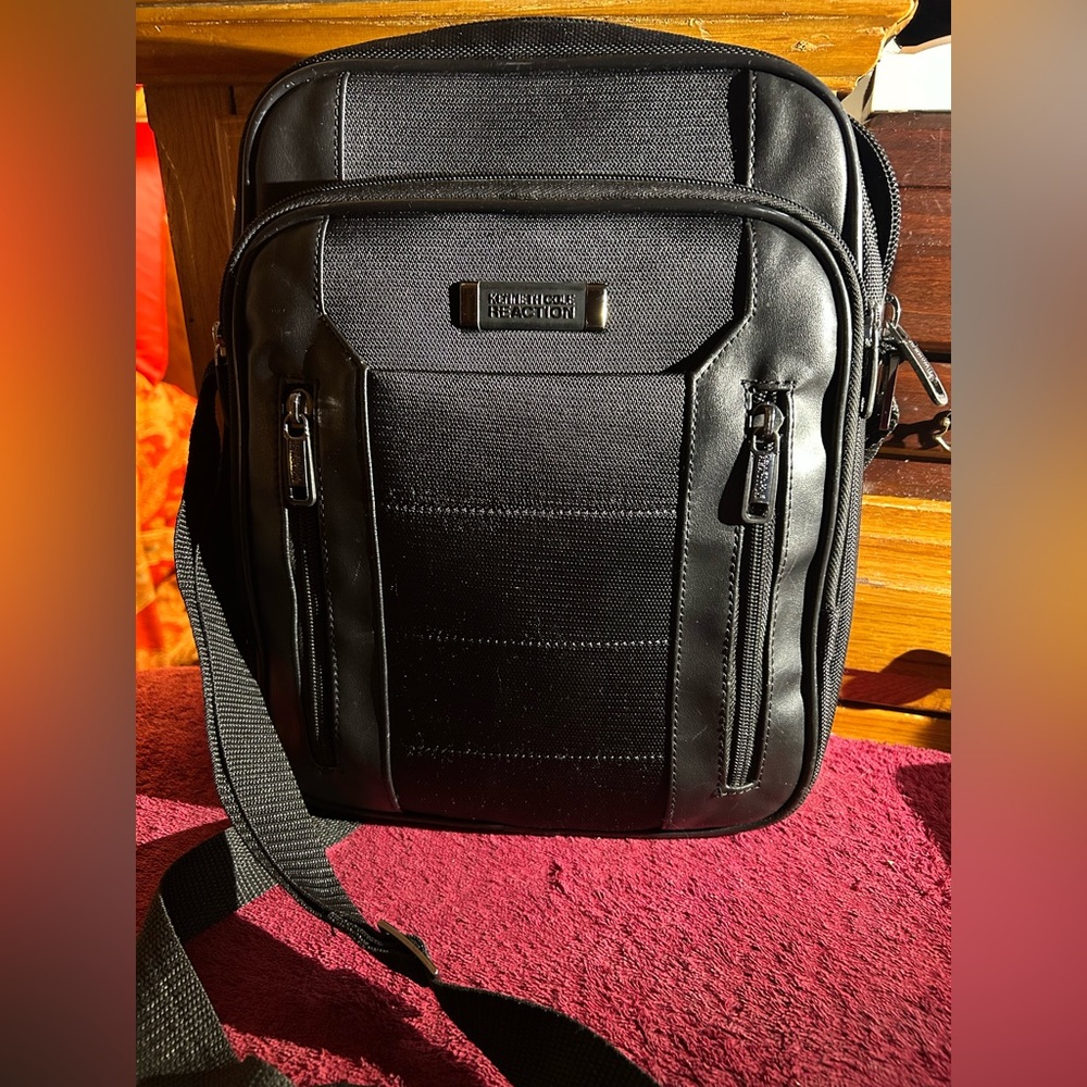 Kenneth Cole Reaction Black Messenger Bag